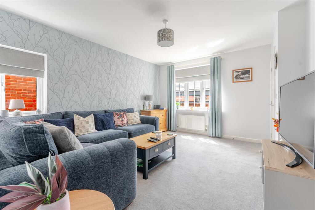 Beautifully presented three bedroom home, situated within Chestnut Park, Yatton photo 3