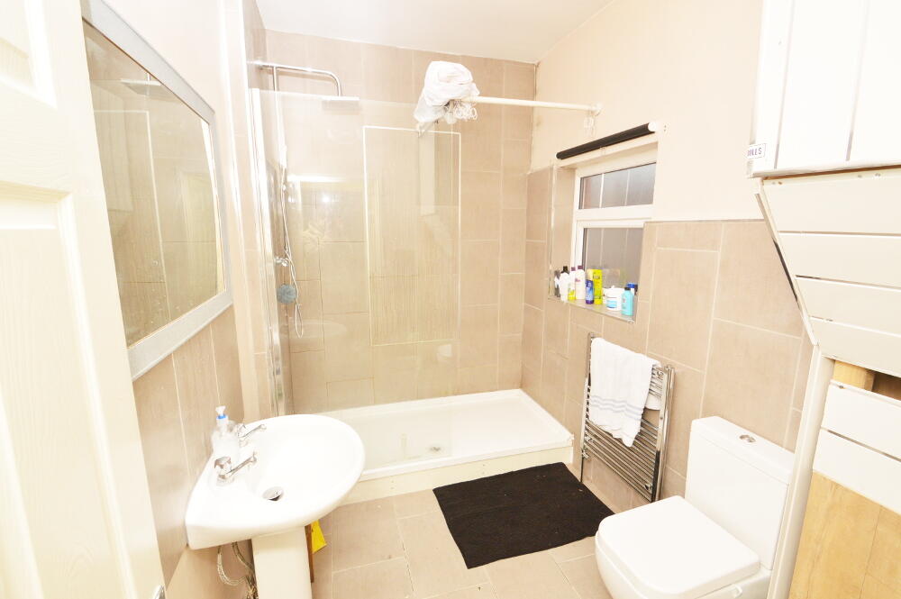 3 bedroom semi-detached house for rent