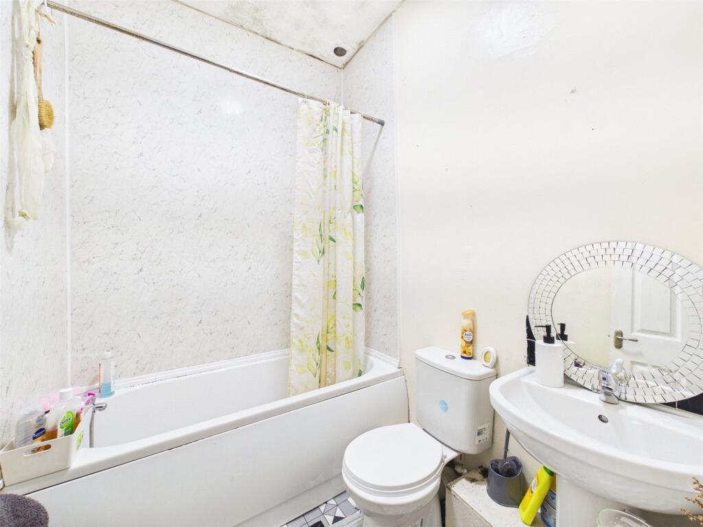 House in Manchester, Greater Manchester - More