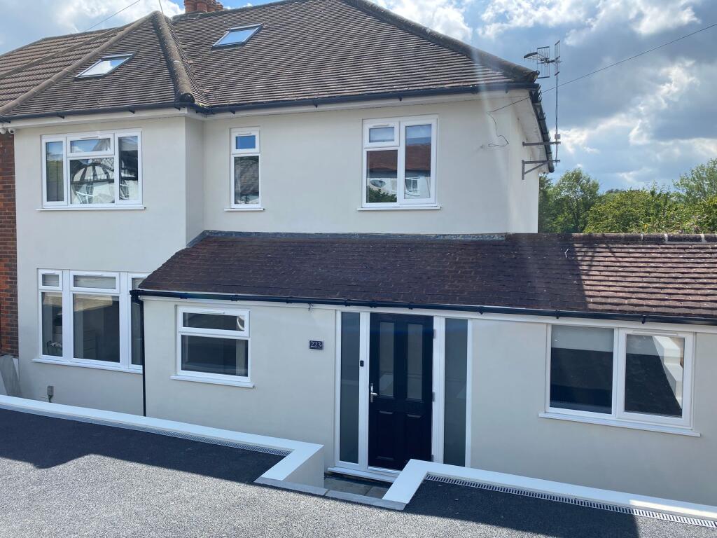 House in High Wycombe, Sands - View 4
