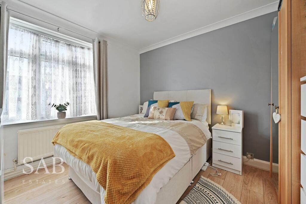 Apartment in Southall - View 4