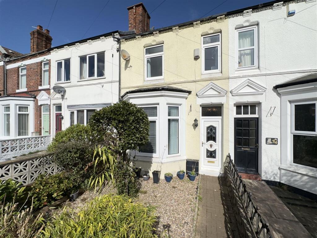 2-bed terraced on Banks Avenue, Pontefract, £180,000