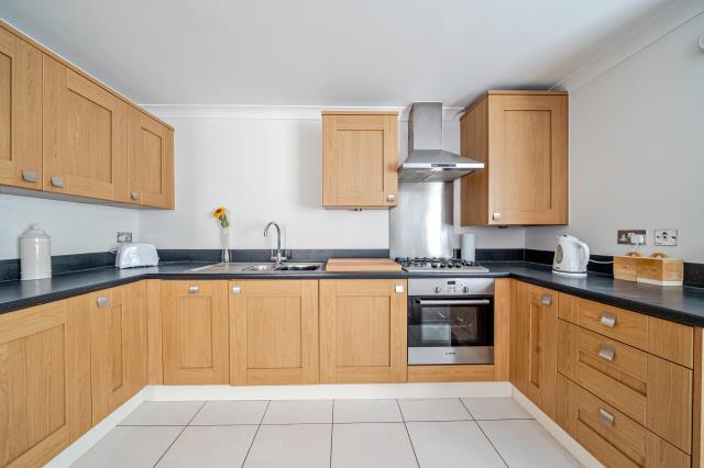 Apartment in Reading - View 4