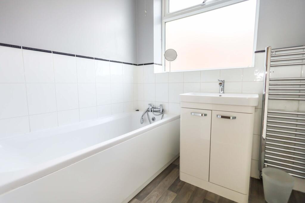 Apartment in Bournemouth, Winton - View 5