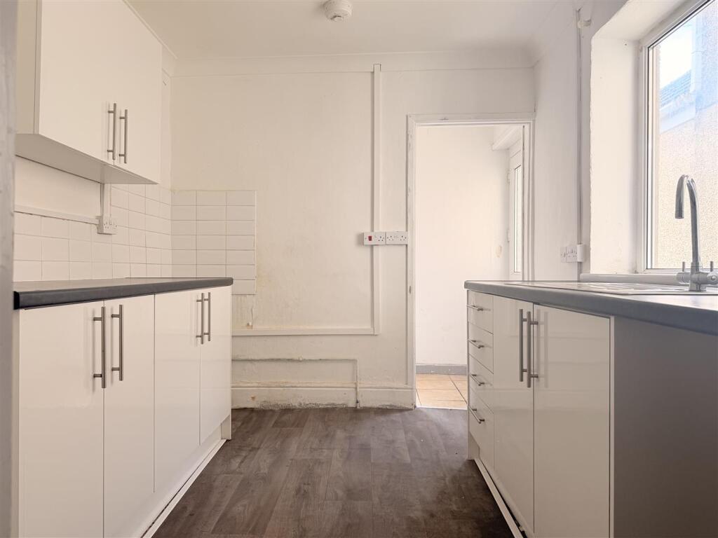 House in Llanelli, Morfa - View 5