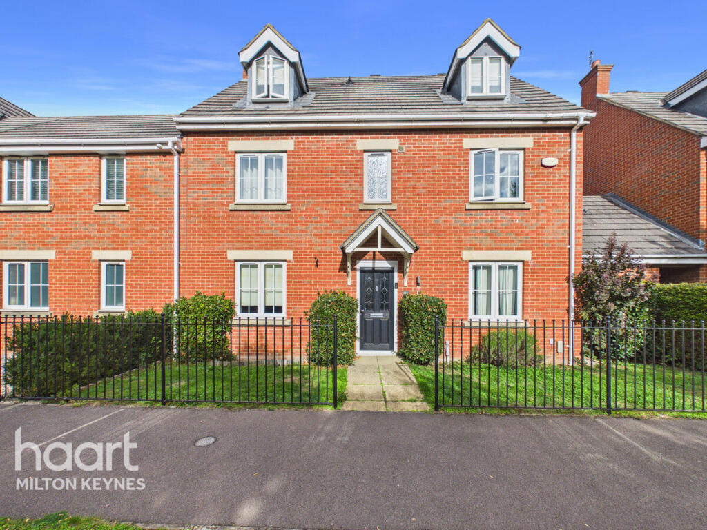 5-bed terraced on Newport Road, Woburn Sands, £525,000