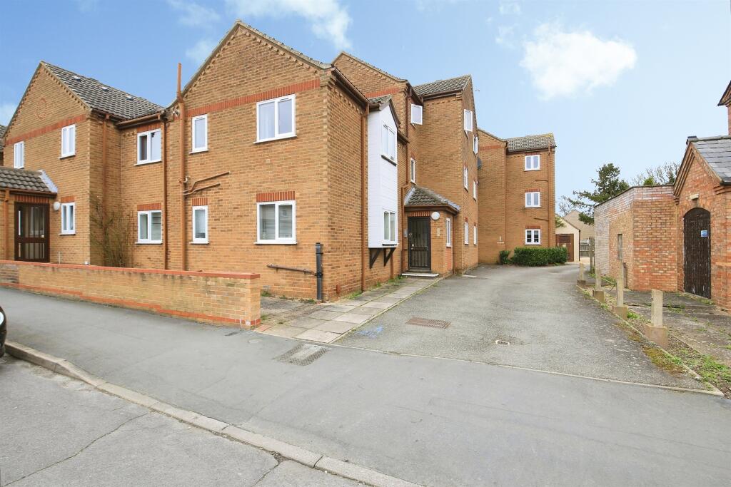 Main image of property: Mortons Court, March