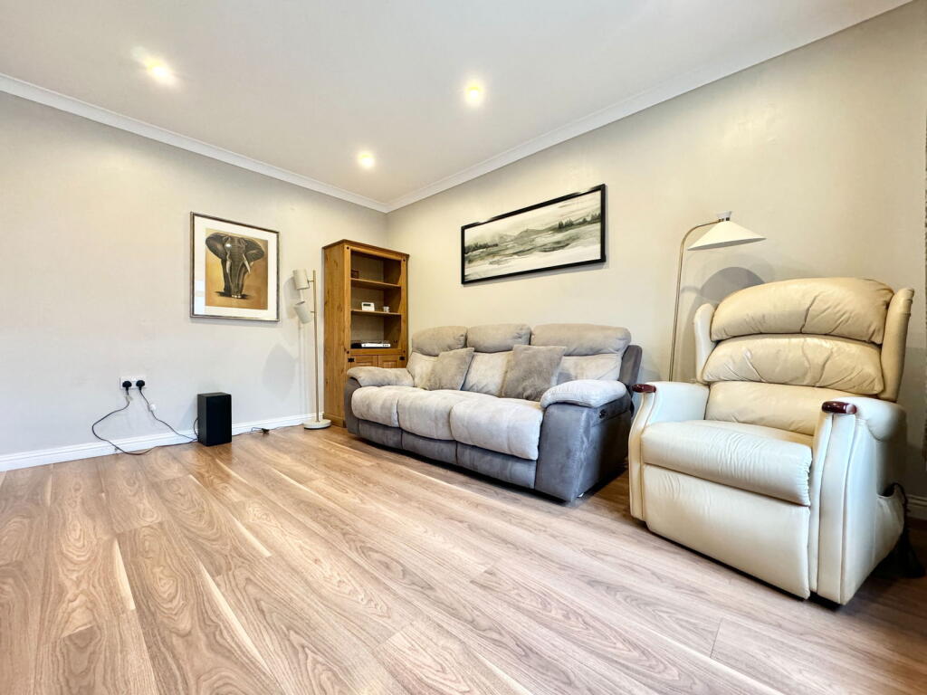 34, McTaggart Avenue, Denny, FK6 6EW photo 4