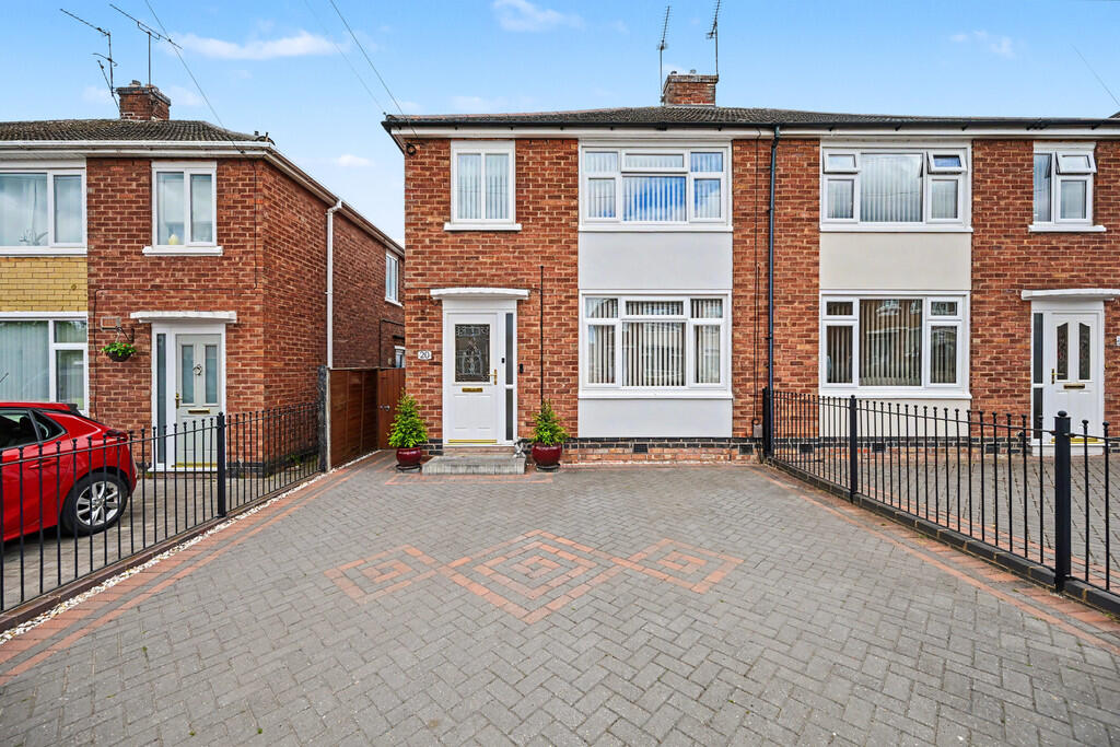 3-bed semi-detached on Hoods Way, Bilton, Rugby, £275,000