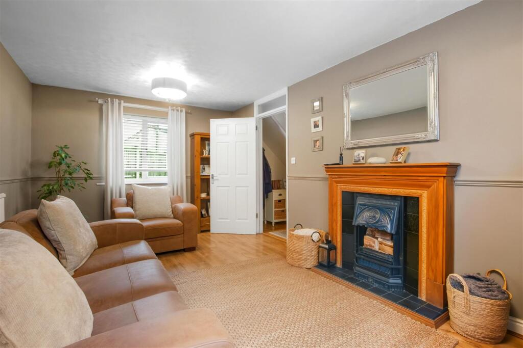 Bamford Avenue, North Wingfield, Chesterfield photo 5