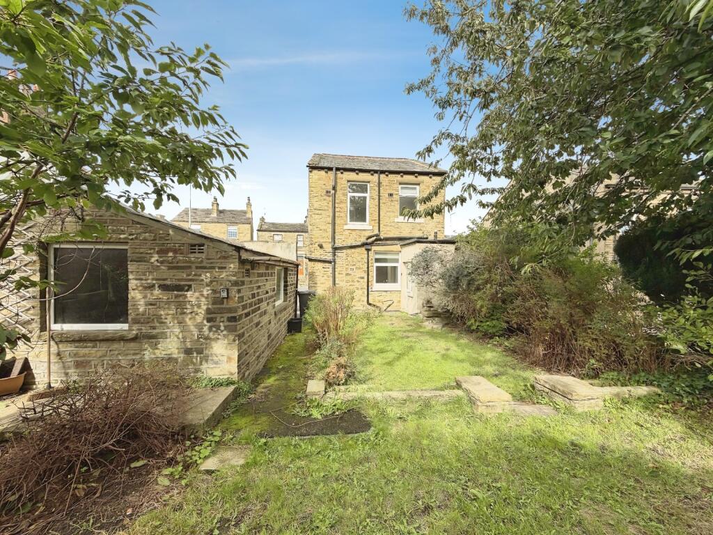 House in Huddersfield - View 5