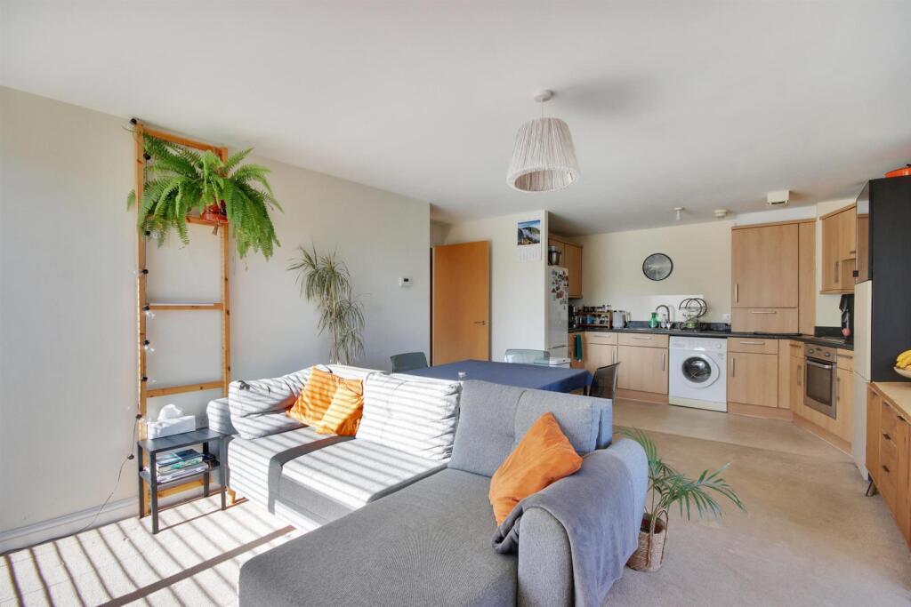 Apartment in Tonbridge - View 2