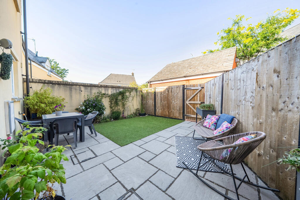House in Blunsdon St Andrew, Haydon End, Haydon Wick - View 5