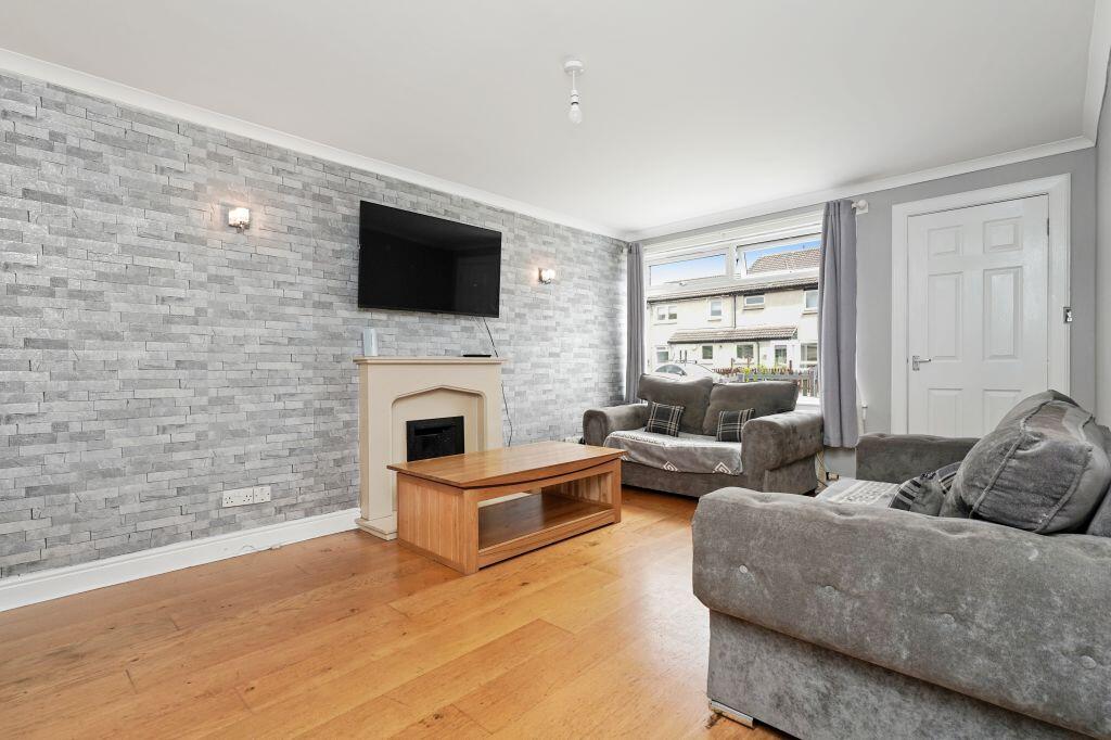 Apartment in Edinburgh, Craigmillar - View 2