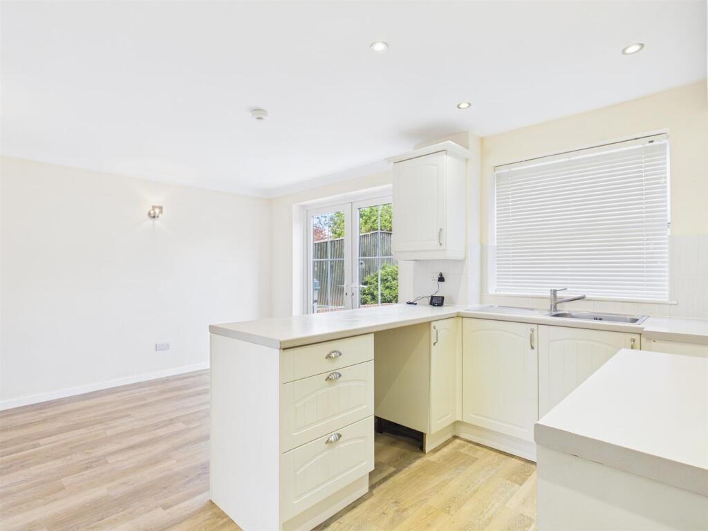 Hazlehurst Drive, Elm Farm, Aylesbury - View 4