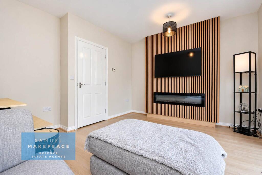 House in Stoke-on-Trent - More