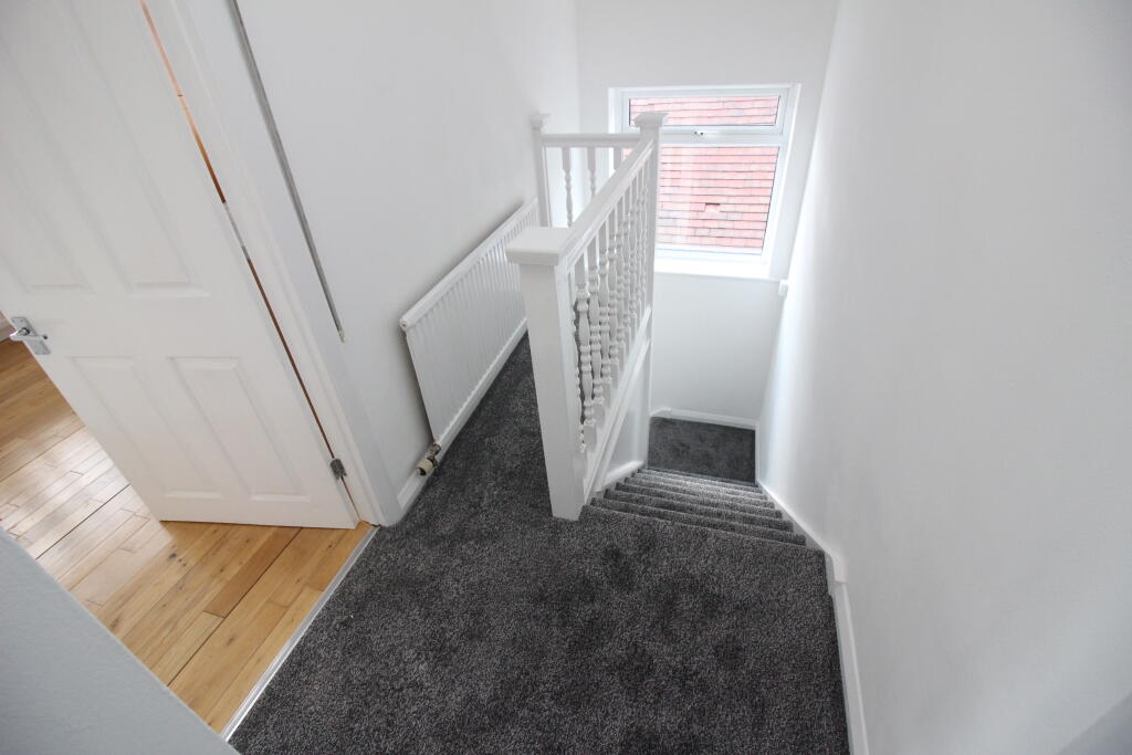 Apartment in Kingston upon Thames - View 4