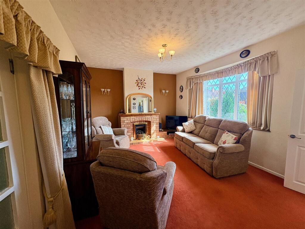 Green Oak Road, Bilbrook, Wolverhampton - More
