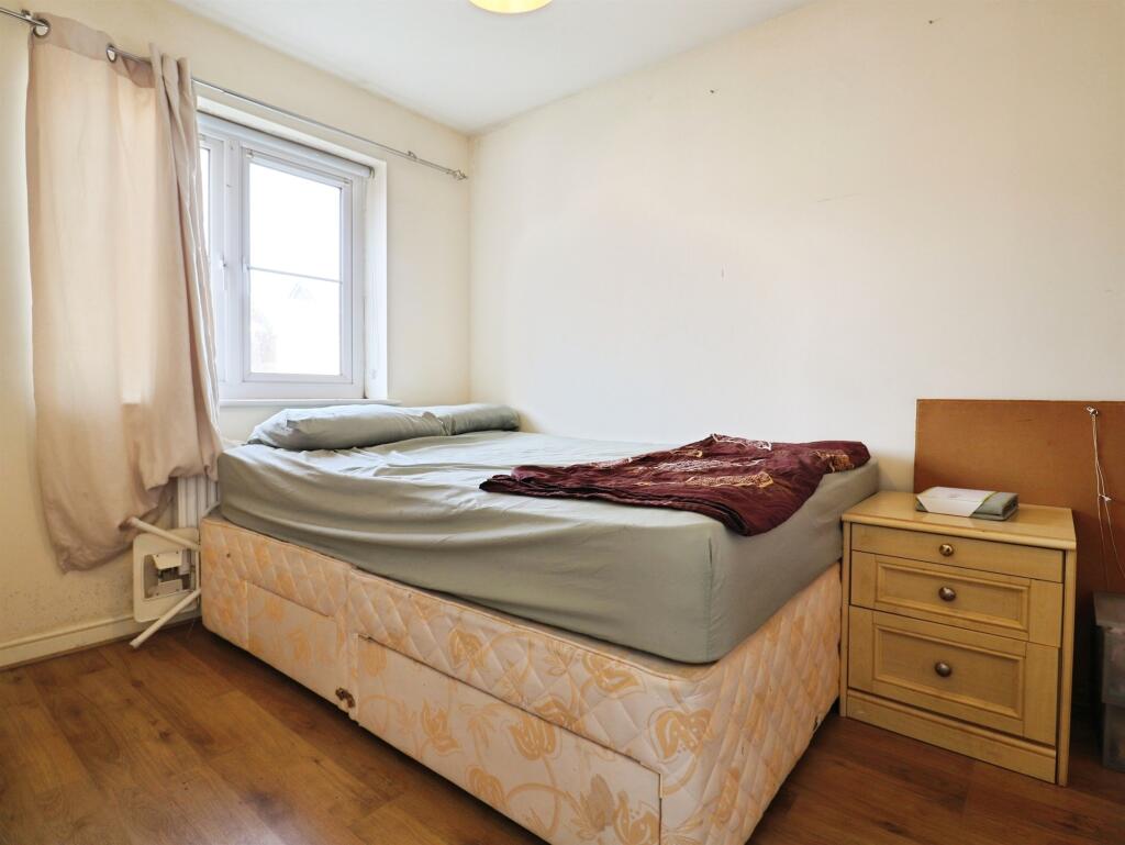 Worcester Court, Tonyrefail, Porth photo 4