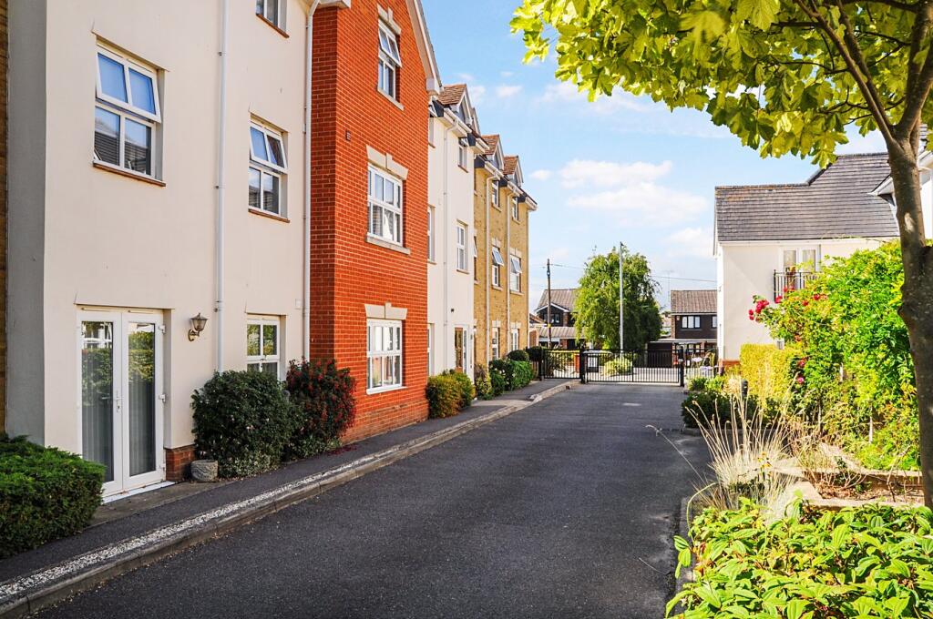 Stock Road, Billericay, CM12 - View 4