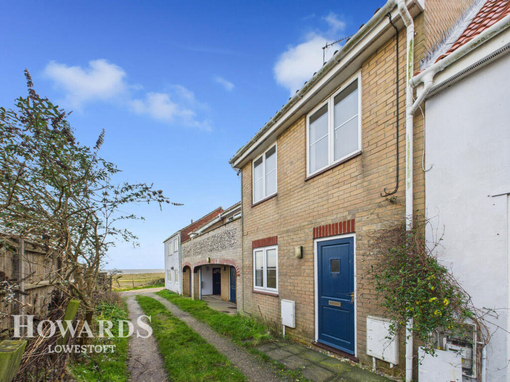 2-bed terraced on High Path, Kessingland, £190,000