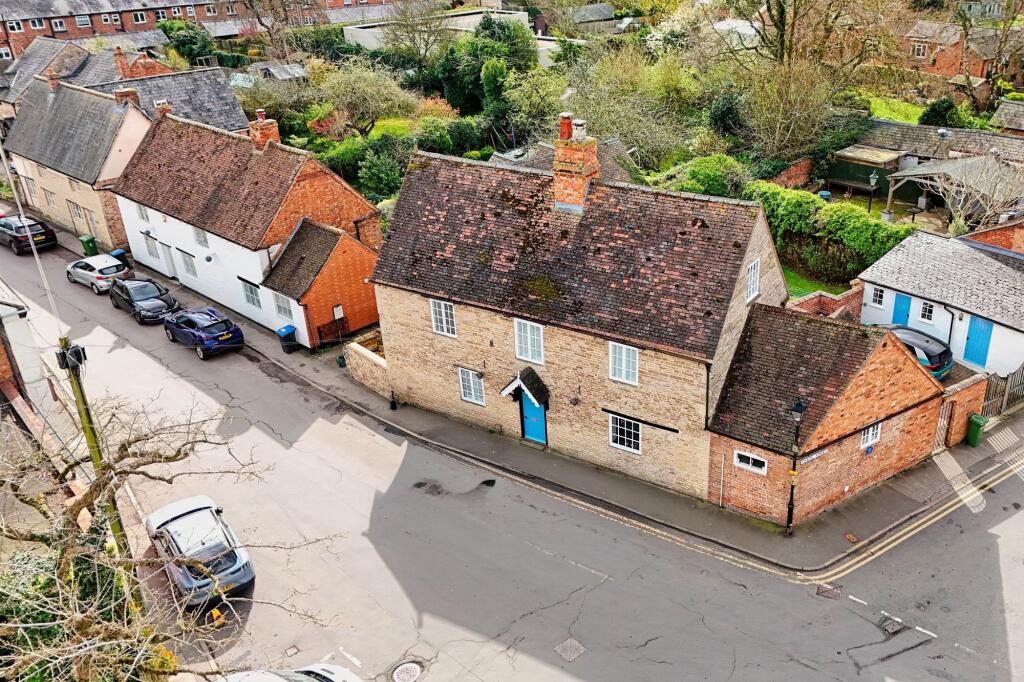 Main image of property: High Street, Harbury, CV33