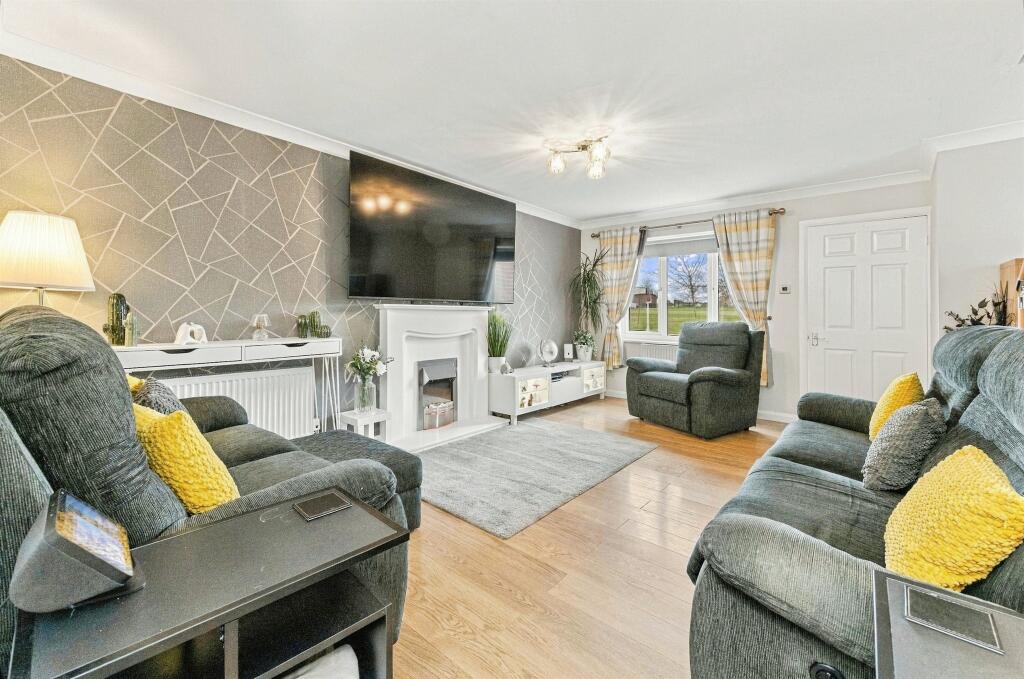 Scarborough Lane, Tingley, Wakefield photo 3