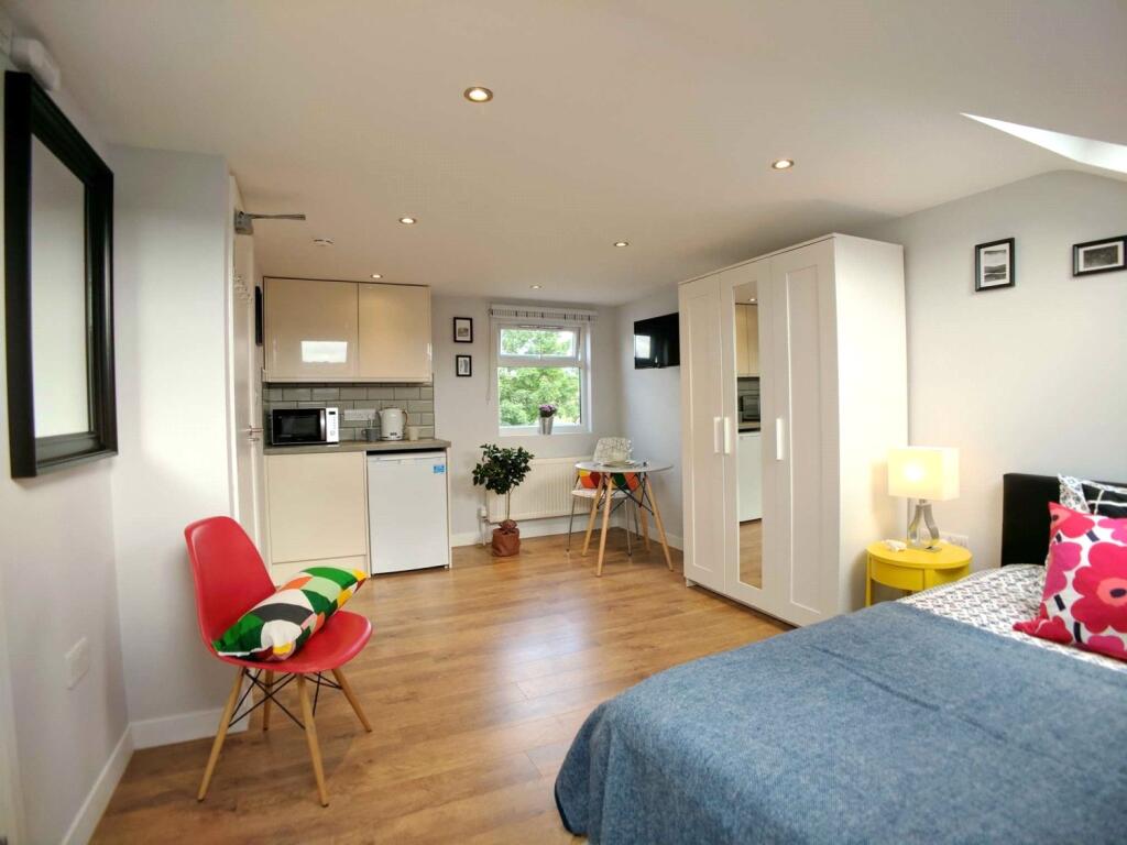 House in London - View 2