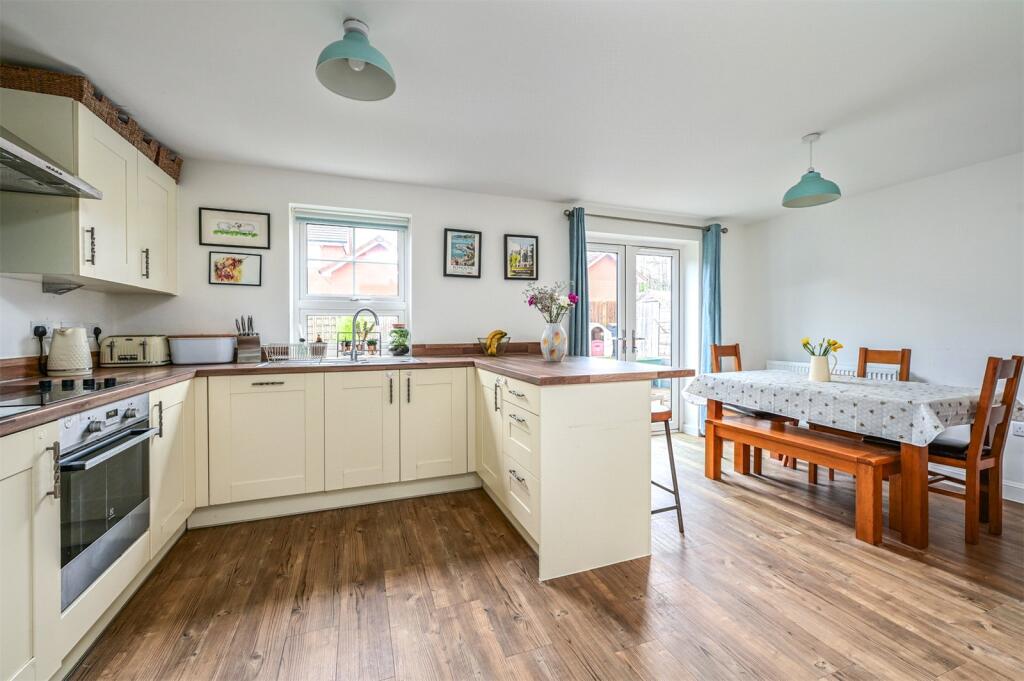 Viney Close, Hook, Hampshire, RG27 - View 5
