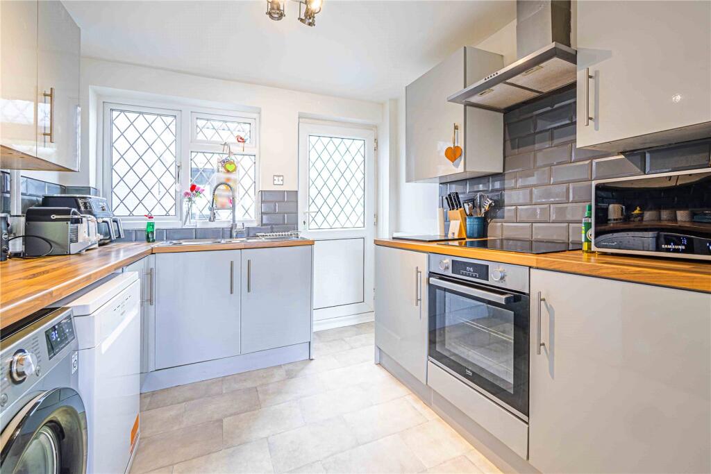 House in Studham, Holywell - View 4