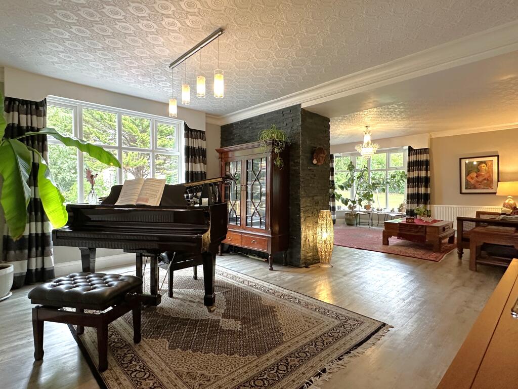 House in Llandudno, Colwyn Bay - More