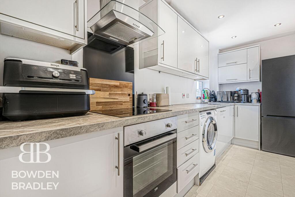 Apartment in London, Hainault - View 4