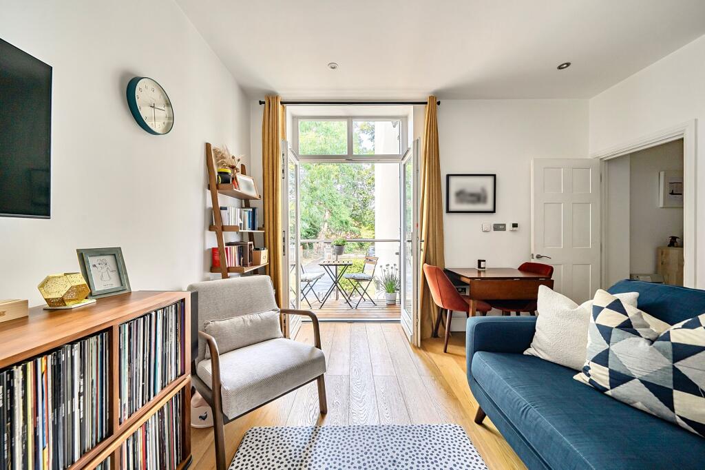 Apartment in London, Surbiton - More