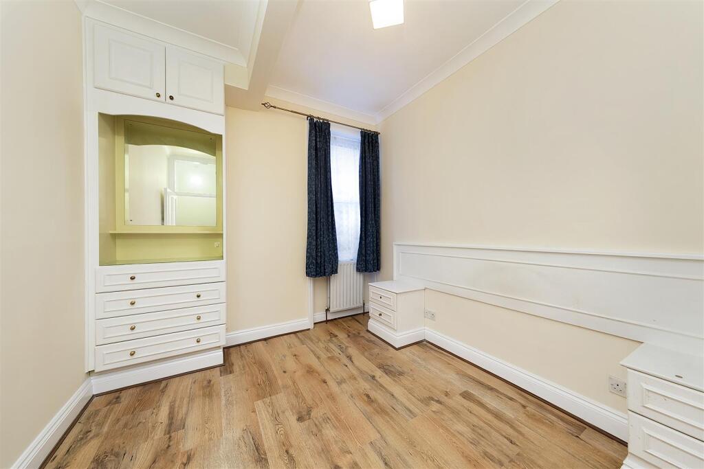 Apartment in London, Strawberry Hill - View 3
