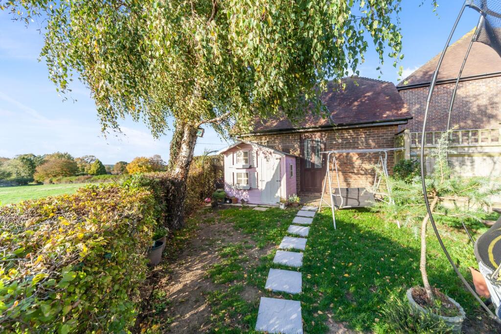 Court Meadow, Rotherfield, TN6 photo 3