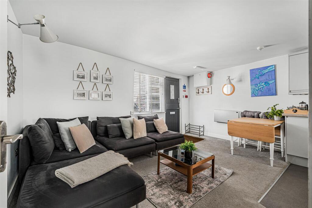 Apartment in Port Isaac, Port Gaverne, St. Endellion - View 4