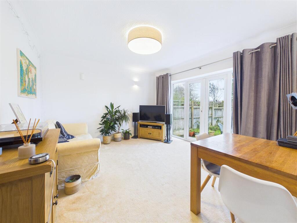 Dyott Avenue, Whittington photo 2