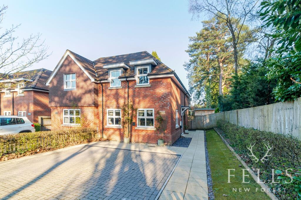 Main image of property: Woolsbridge Road, Ashley Heath, BH24