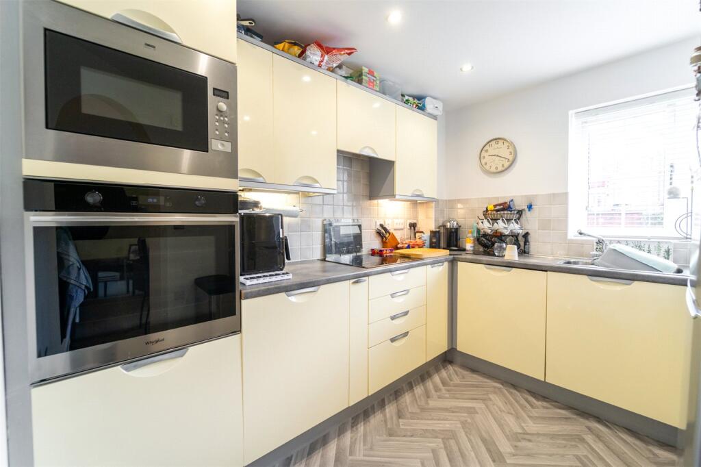 Apartment in Birmingham, West Midlands - More