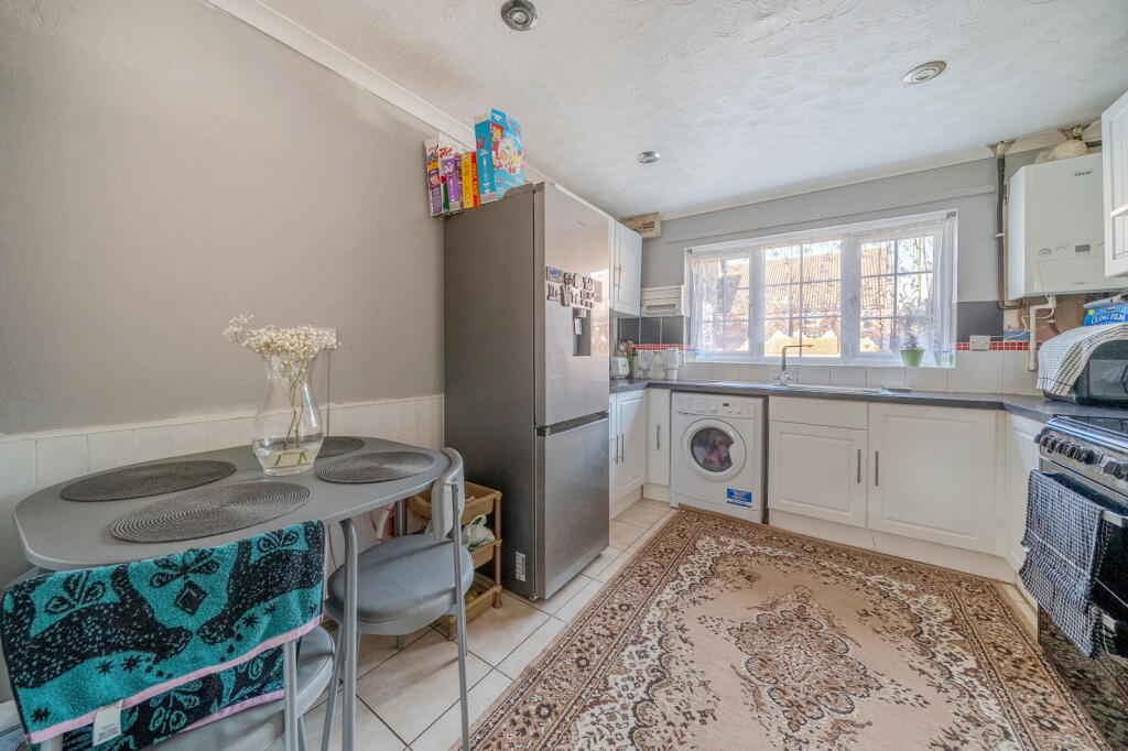 House in Basingstoke and Deane, Basingstoke - View 3