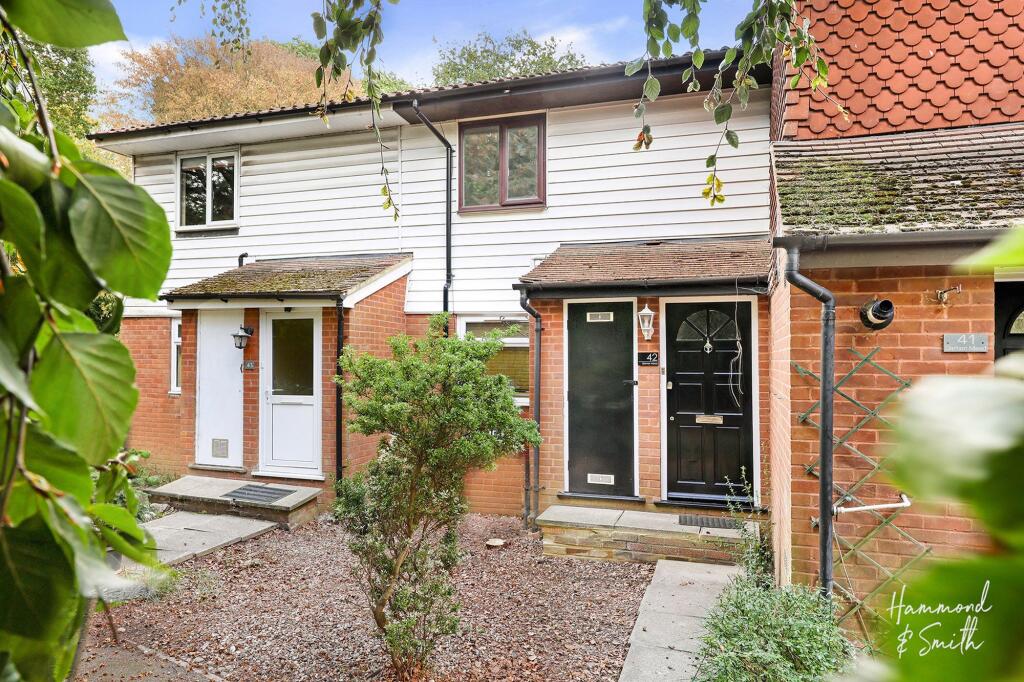 1-bed flat on Garnon Mead, Coopersale, CM16, £270,000
