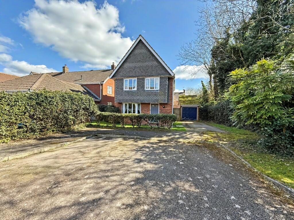 Main image of property: 15 Duston Close, Daventry, NN11 9YX
