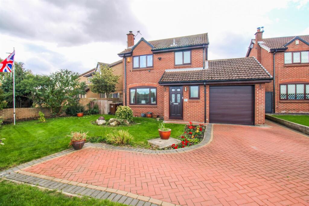 3-bed detached on Wharfedale Drive, Altofts, Normanton, £325,000