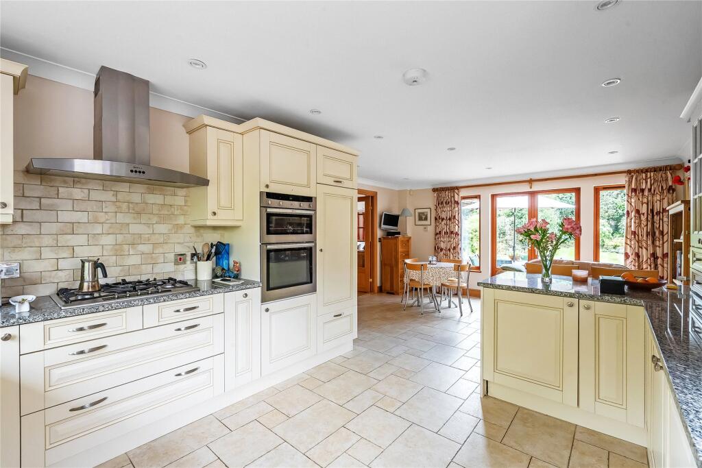 The Street, West Clandon, Surrey, GU4 photo 4