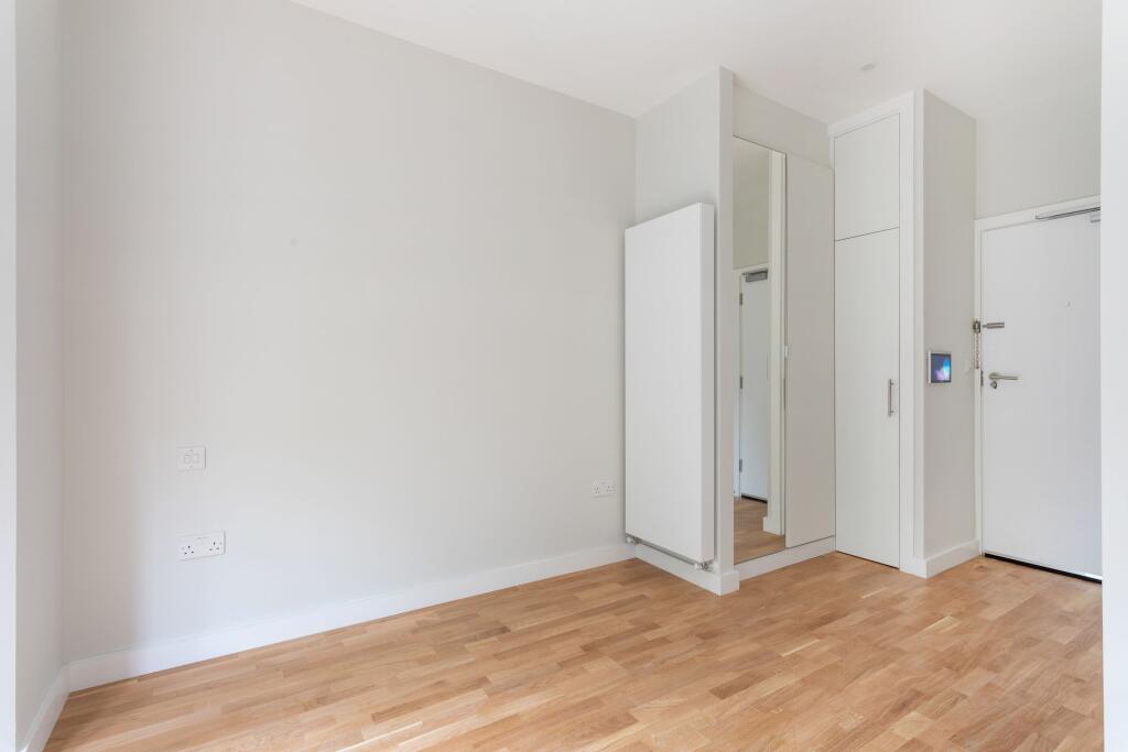 Apartment in Sutton - View 5