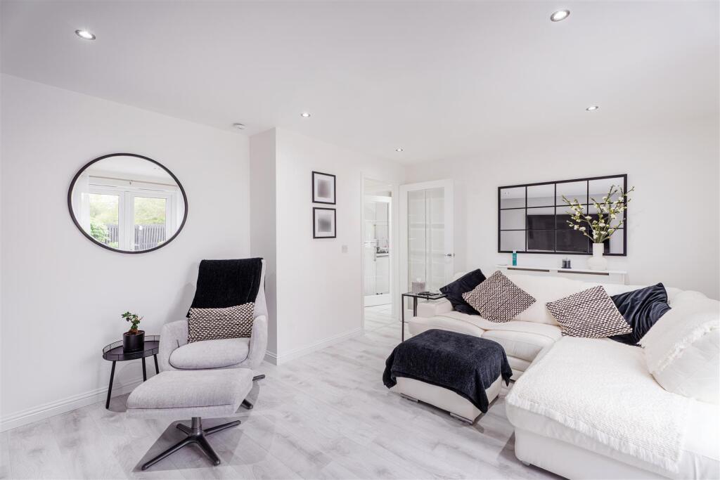 House in Cambuslang, Newton Farm, Newton - More