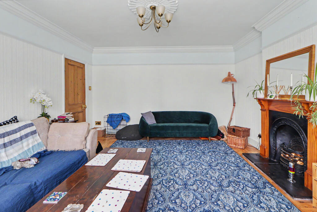 House in Stevenage, Old Town - View 4