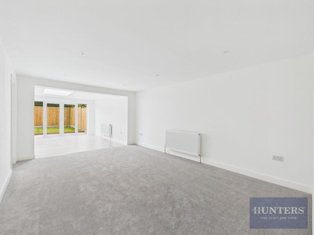 Wells Close, Cheltenham - View 4