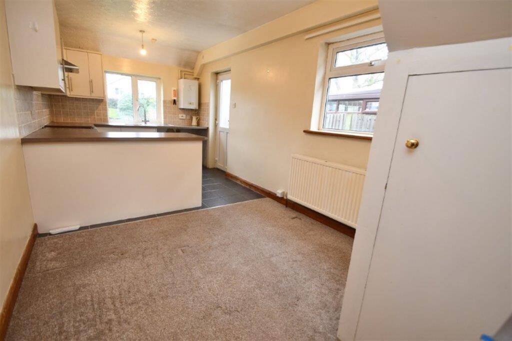 3 bedroom Semi-Detached House in Cranleigh photo 4