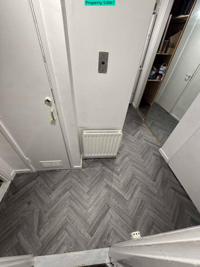 Apartment in Wolverhampton, Tettenhall - View 5